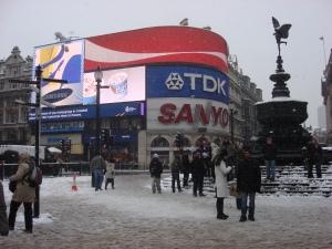 Piccadilly_Circus_in_snow_1